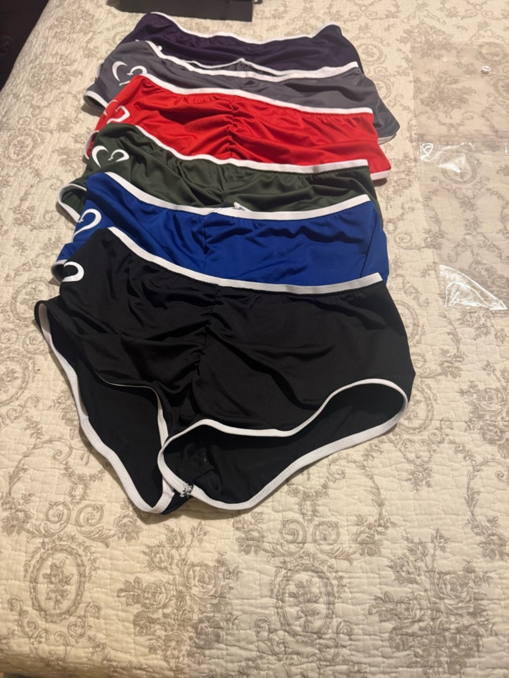 Set of 6 workout scrunch shorts